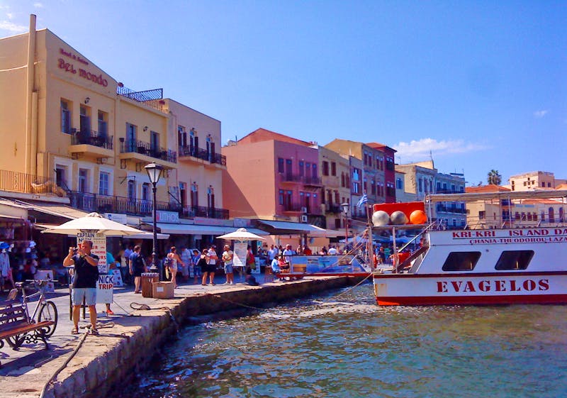 Am Hafen von Chania auf Kreta - ©Eberhardt TRAVEL - Barbara Mihut