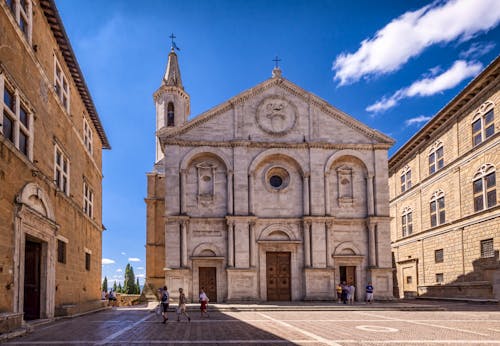 Toskana – Kathedrale in Pienza am Piazza &ndash; &copy; Frankix - stock.adobe.com