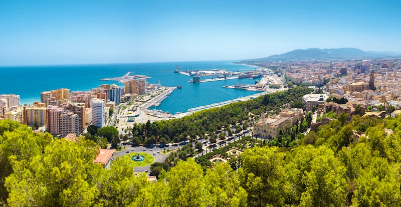 Blick auf den Hafen und die Stadt Malaga - ©Rakonjac Srdjan - Adobe Stock