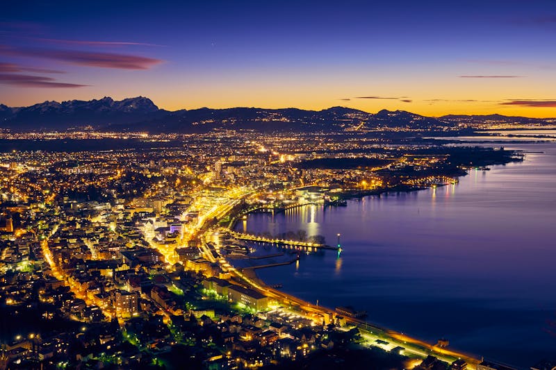 Bregenz bei Nacht - ©©Manuel Schönfeld - stock.adobe.com