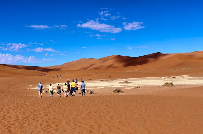 Wanderung im Dead Vlei - Sossusvlei - ©Eberhardt TRAVEL - Marianne Förster