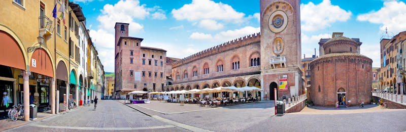 Mantua - Altstadt Piazza delle Erbe und Rotonda di San Lorenzo  - ©JFL Photography - stock.adobe.com