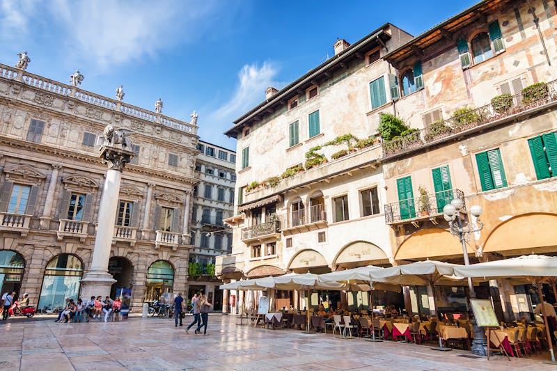 Verona - Piazza delle Erbe - ©Neonyn - stock.adobe.com