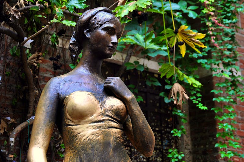 Verona - Statue der Julia - ©thauwald-pictures - stock.adobe.com