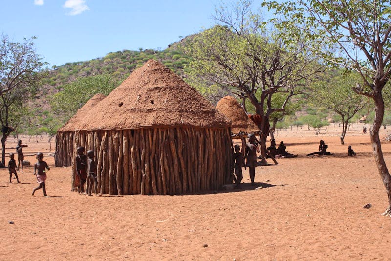 Zu besuch im Himba Dorf - ©Eberhardt TRAVEL - Sylvia Sann