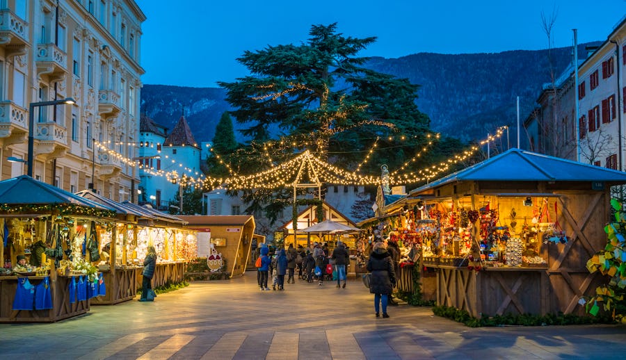 Trentino – Christkindlmarkt in Meran am Abend – © e55evu - stock.adobe.com