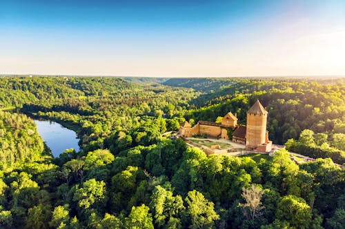 Burg Turaida & Gauja-Nationalpark in Lettland &ndash; &copy; ©ronstik - stock.adobe.com