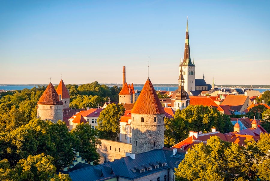 Stadtmauer von Tallinn – © ©dinozzaver - stock.adobe.com