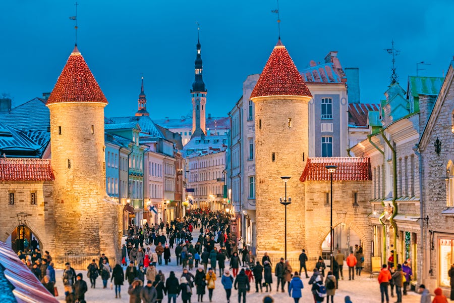 Tallinn zur Weihnachtszeit – © Ryhor Bruyeu (Grigory Bruev) - Adobe Stock