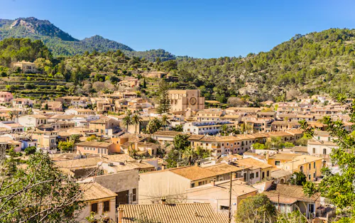 Bergdorf Esporles auf Mallorca &ndash; &copy; ©vulcanus - stock.adobe.com