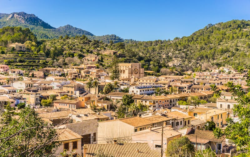 Bergdorf Esporles auf Mallorca - ©©vulcanus - stock.adobe.com
