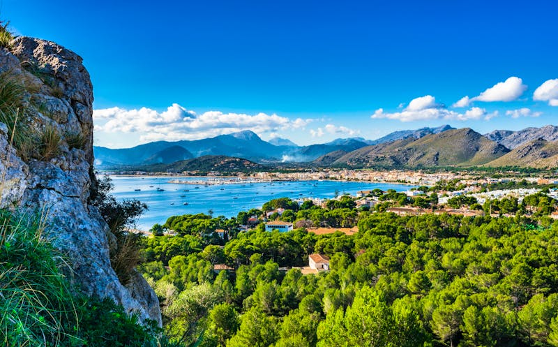 Port de Pollenca an der Nordküste Mallorcas - ©©vulcanus - stock.adobe.com