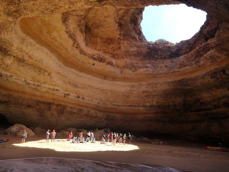 Riesige Felsgrotte an der Algarve - ©Eberhardt TRAVEL
