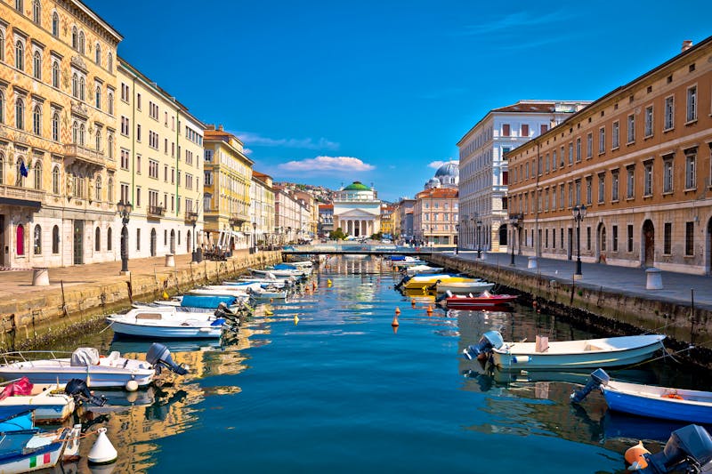 Großer Kanal und Ponte Rosso in Triest - ©©xbrchx - stock.adobe.com