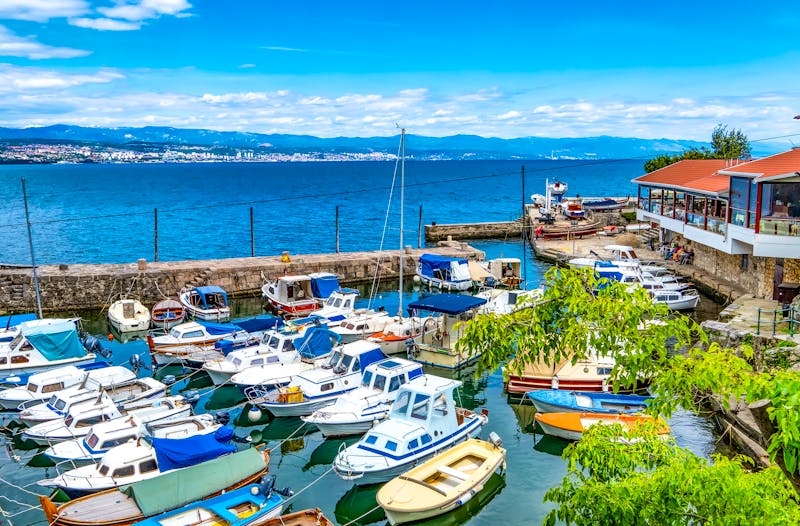 Hafen von Lovran an der Adria - ©©Comofoto - stock.adobe.com