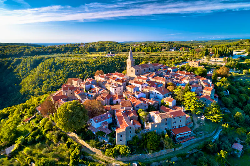 Mittelalterliches Bergdorf Groznjan in Istrien - &copy;©xbrchx - stock.adobe.com