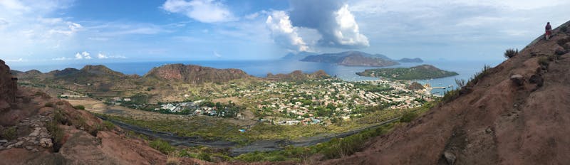 Panoramasicht von Vulcano auf die Nachbarinseln - ©Hanna Sehm