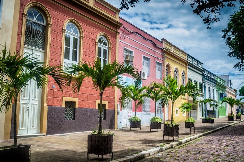 Bunte Häuser in Manaus - &copy;©mrmello - stock.adobe.com