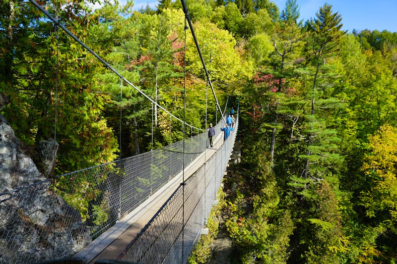 Hängebrücke am Saint-Anne Canyon in Ost-Kanada - ©Eberhardt TRAVEL