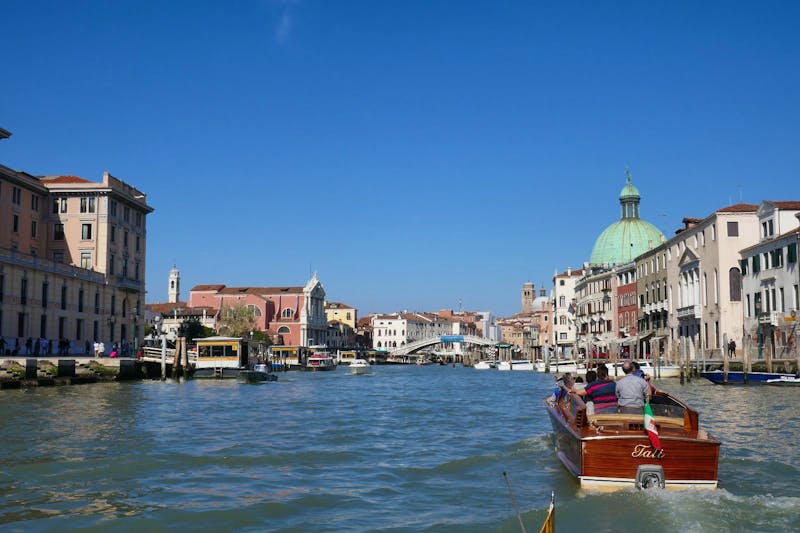 Venedig - Fahrt mit Taxi auf Canale Grande - ©Philipp Schmitz