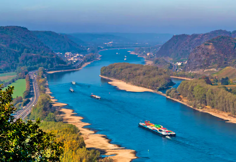 Schiffe auf dem Rhein bei Andernach - &copy;©CL-Medien - stock.adobe.com
