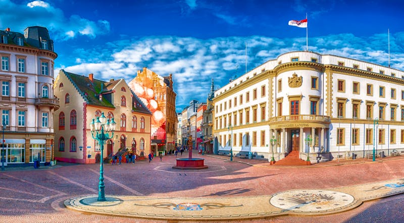 Stadtrundgang in Wiesbaden -  Stadtschloss - ©©mojolo - stock.adobe.com