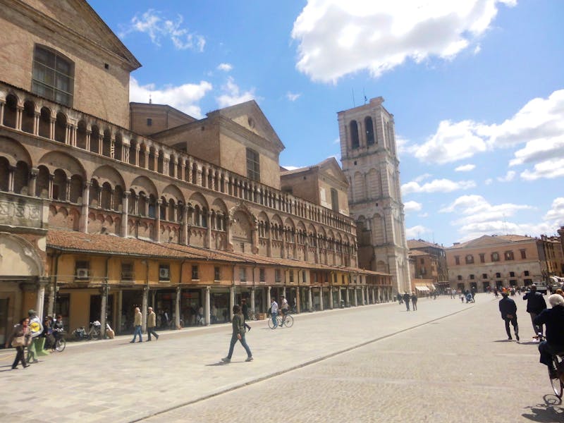 Ferrara - Dom mit Händler-Loggien - ©Dr. Michael Krause
