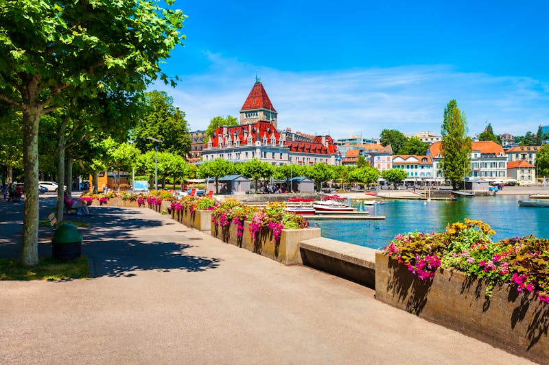 Lausanne am Genfer See - Schloss Ouchy und Uferpromenade - ©©saiko3p - stock.adobe.com