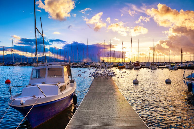 Lausanne am Genfer See - Sonnenuntergang am Haven - ©©smallredgirl - stock.adobe.com