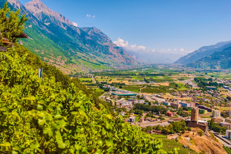 Martigny - Panoramablick auf die Stadt und die Berge - ©©Tomasz Zajda - stock.adobe.com