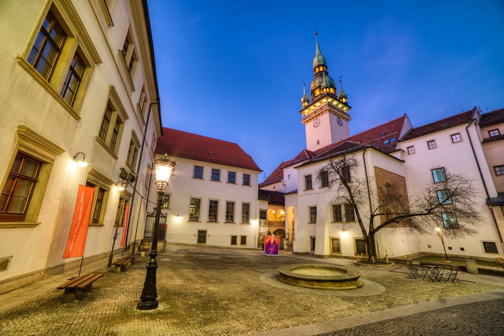 Altstadt von Brünn - historisches Rathaus mit Rathausturm am Abend &ndash; &copy; ©romanslavik.com - stock.adobe.com
