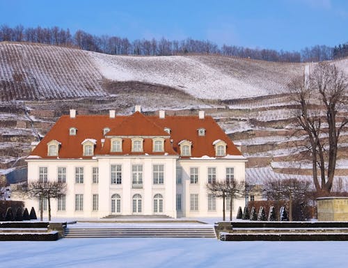 Schloss Wackerbarth in Radebeul bei Dresden im Winter – © ©LianeM - stock.adobe.com