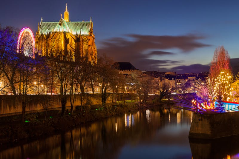 Metz - Abendstimmung an der Mosel und Weihnachtsmarkt - ©©philippe montembaut - stock.adobe.com