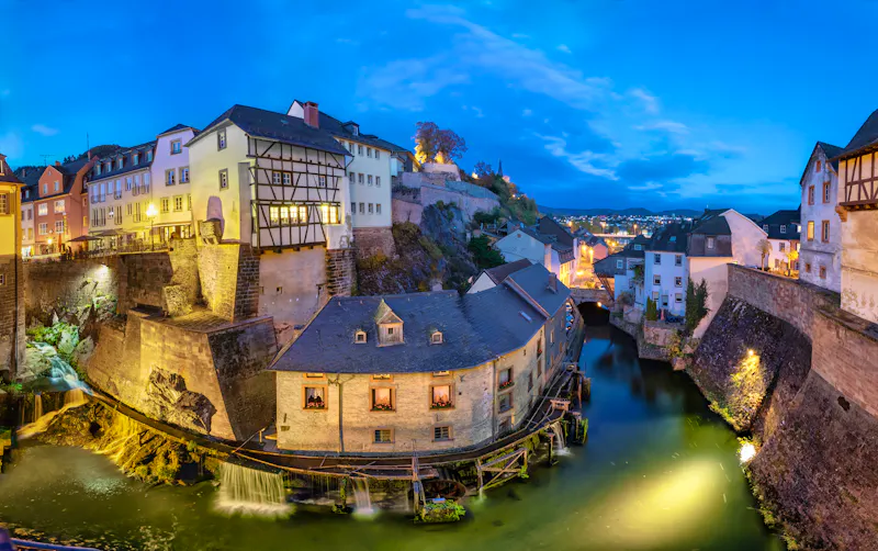 Abend in Saarburg - historische Wassermühle und Altstadt an der Saar  - &copy;©bbsferrari - stock.adobe.com