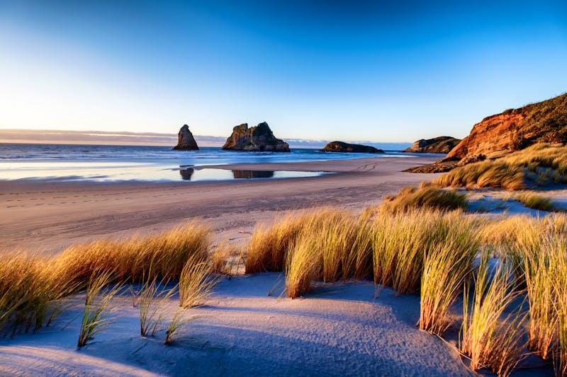 Golden Bay - ©Skyimages - stock.adobe.com