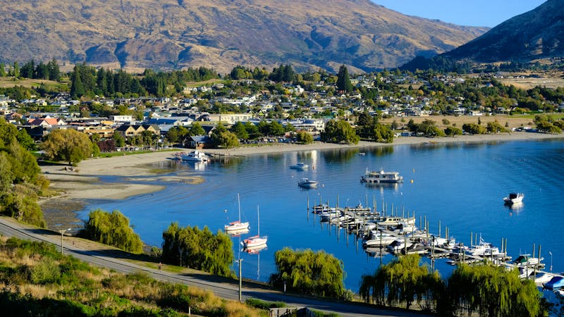 Wanaka marina & lakefront - ©Jerry - stock.adobe.com