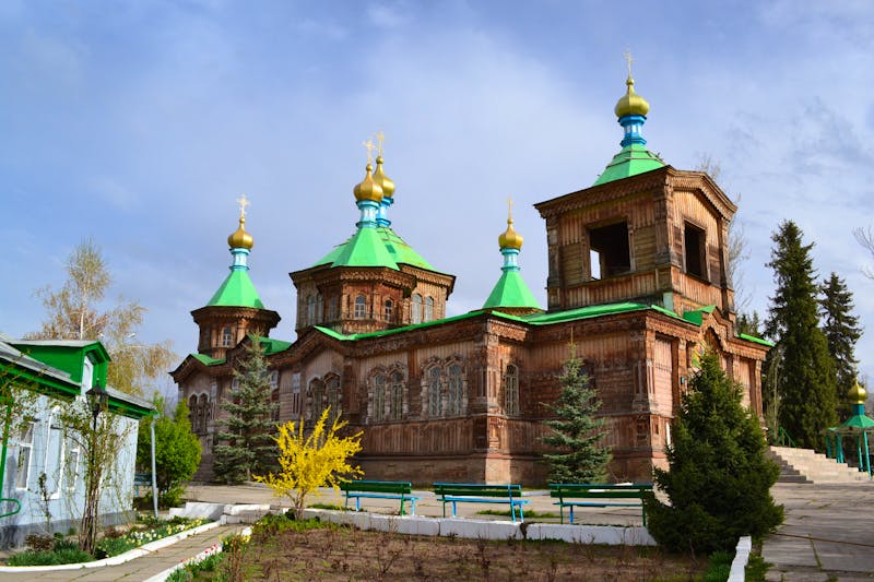 Orthodoxe Kirche aus Holz in Karakol, Kirgisistan - ©Andreas Wolfsteller-eberhardt TRAVEL