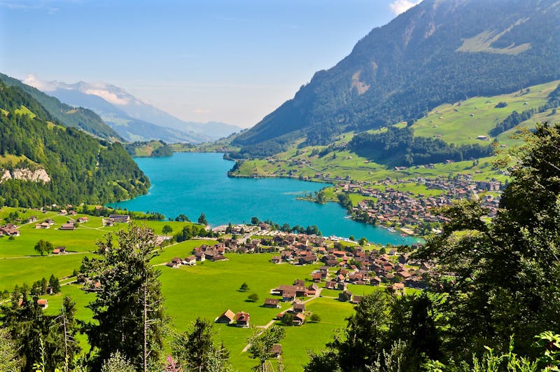 Panorama auf Lungernsee und Lungern - ©©hachri - stock.adobe.com