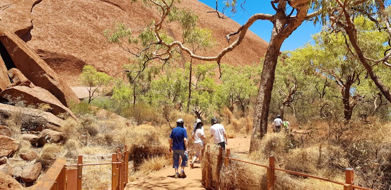 Rundgang am Ayers Rock (Uluru) - ©Jacob Spangenberg