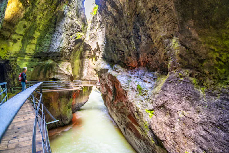 Zulaufende Felswände in der Aareklamm in der Schweiz - &copy;©HeinzWaldukat - stock.adobe.com