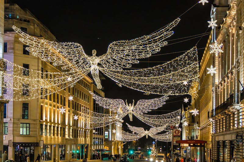 Piccadilly Circus, London - ©Alexey Fedorenko – Adobe Stock