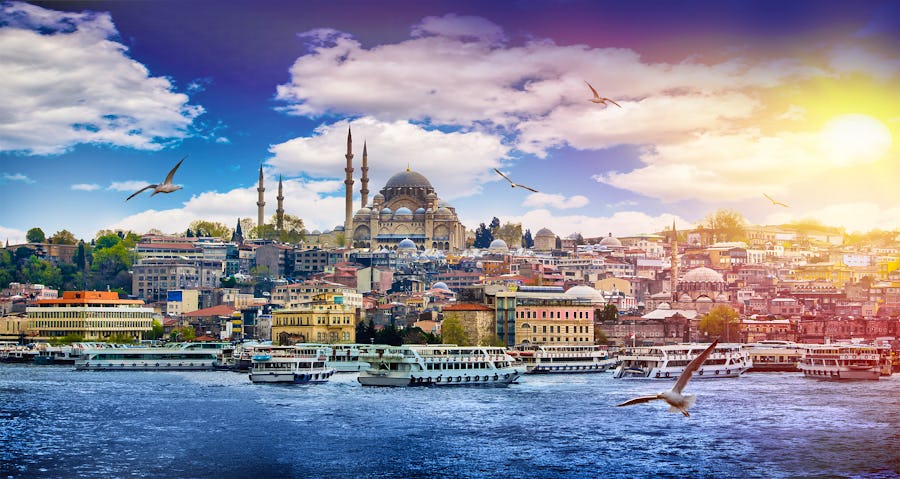Istanbul, Schifffahrt auf dem Bosporus – © ©seqoya - stock.adobe.com