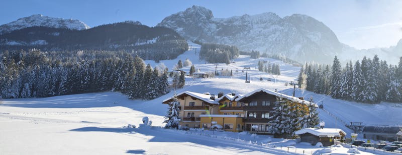Abtenau im Salzburger Land - Berglandschaft im Winter mit Landhotel Gasthaus Traunstein - ©Landhotel Gasthaus Traunstein