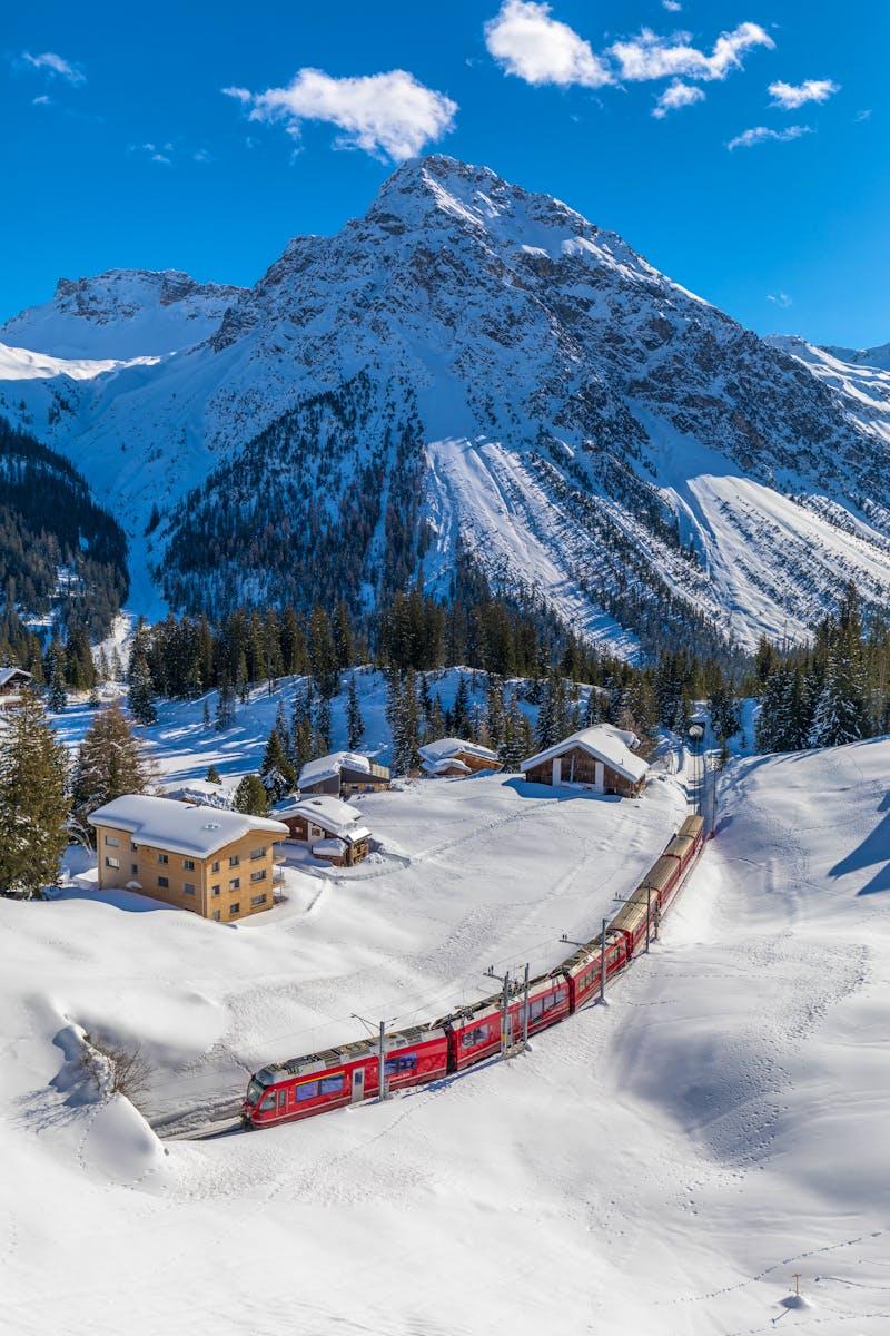 Winter in Arosa - Berglandschaft und Arosa-Express - ©©Michael Zech - stock.adobe.com