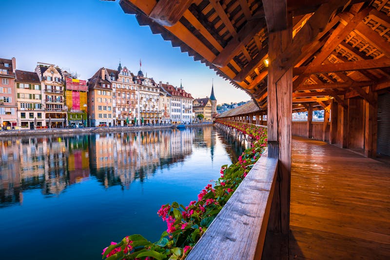 Luzern - Blick von der Kapellbrücke auf die Altstadt - ©©xbrchx - stock.adobe.com