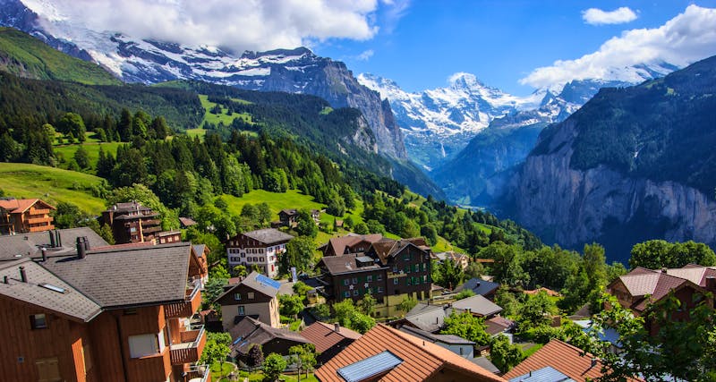 Bliuck von Wengen auf die Jungfrau und das Lauterbrunnental - ©©Victorflowerfly - stock.adobe.com