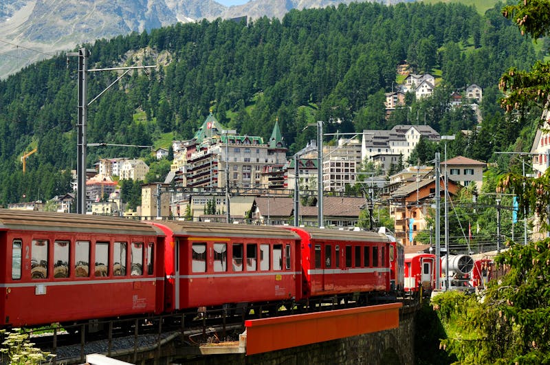 Bernina Express in St. Moritz - ©©Dan74 - stock.adobe.com