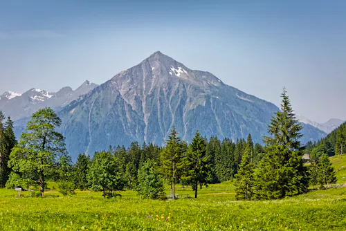 Blick auf den Niesen in der Zentralschweiz, auch Schweizer Pyramide genannt &ndash; &copy; ©Olympixel - stock.adobe.com