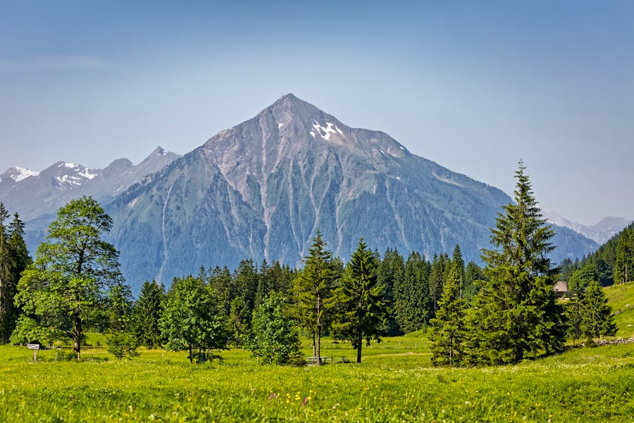 Blick auf den Niesen in der Zentralschweiz, auch Schweizer Pyramide genannt – © ©Olympixel - stock.adobe.com