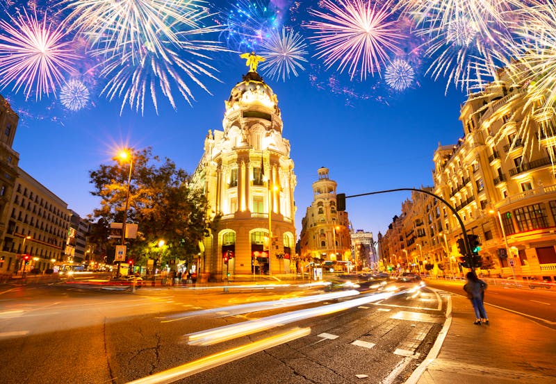 Madrid - Feuerwerk am Calle de Alcala - ©©neirfy - stock.adobe.com
